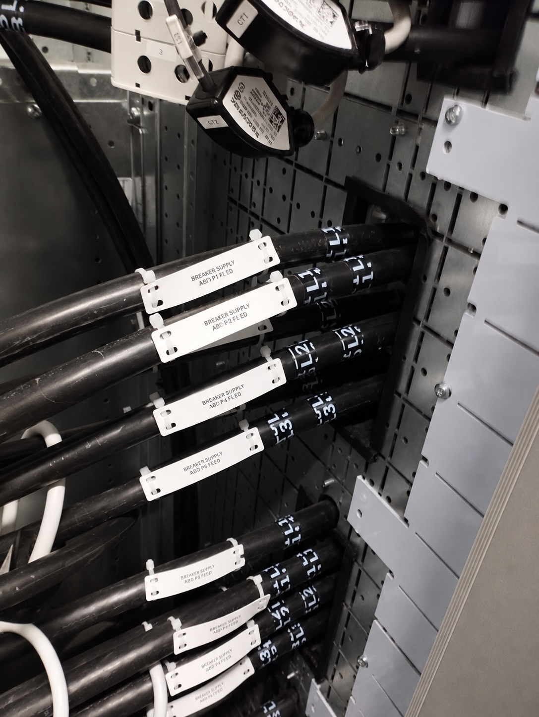 Câblage de data center à Saint-André-sur-Orne