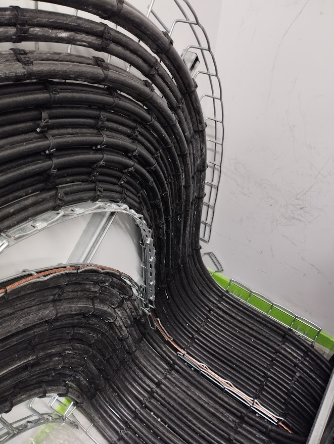 Câblage d'une installation électrique industrielle